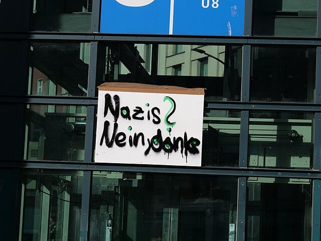 Saksassa laajoja mielenosoituksia AfD-yhteistyötä vastaan