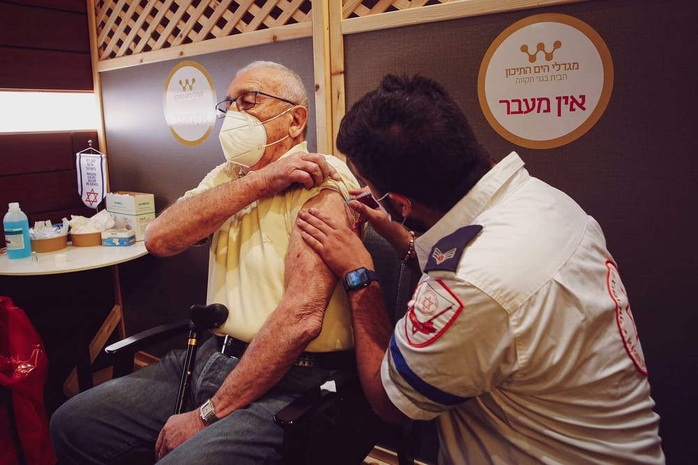 Päivittyvä artikkeli: Seuranta koronarokotusten tehosta Israelissa post image