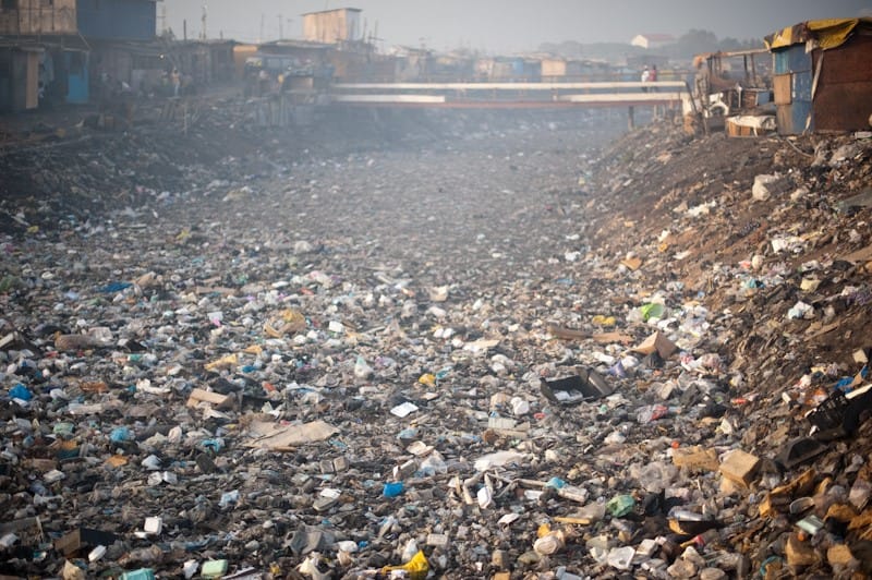 Myrkyllisen e-jätteen aiheuttamat ympäristö- ja terveysongelmat pahenevat Afrikassa sääntelystä huolimatta post image