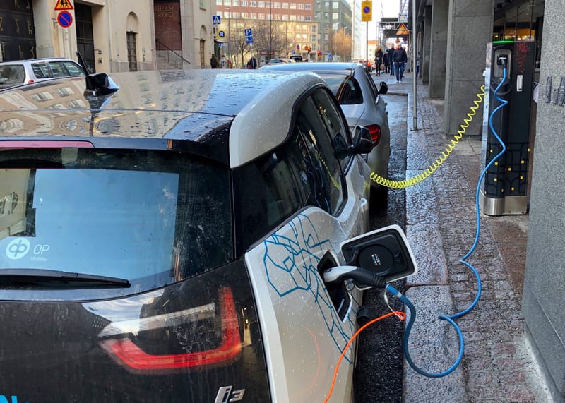 Käytettyjen autojen maahantuonti kasvattaa yhä nopeammin Suomen sähköautokantaa post image