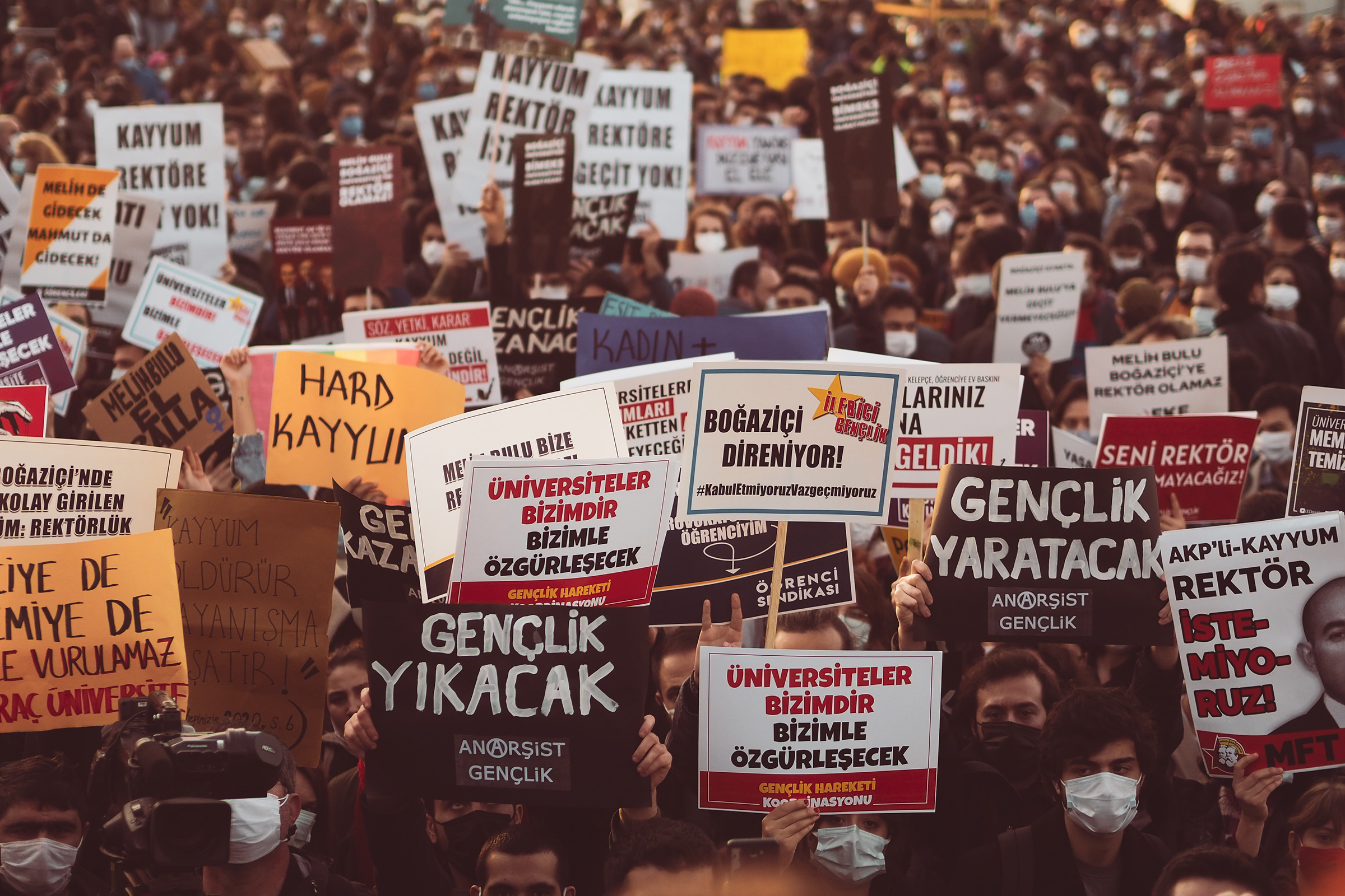 Turkkilaiset opiskelijat uhmaavat presidentti Erdoganin rehtorivalintaa